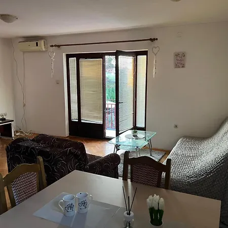 Gold Apartment *