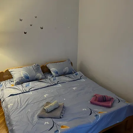 Apartment Gold
